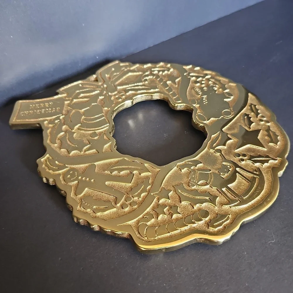 Vintage Solid Brass Christmas Wreath Trivet Virginia Metalcrafters 1998 - R3